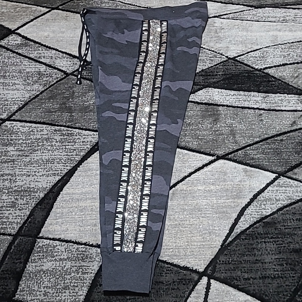 VS PINK 2018 SEQUINS CAMO LOGO JOGGERS
